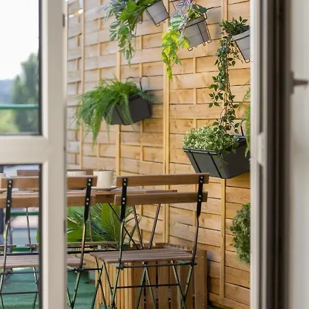 Metro Plac Wilsona Mickiewicza By Renters * Warschau